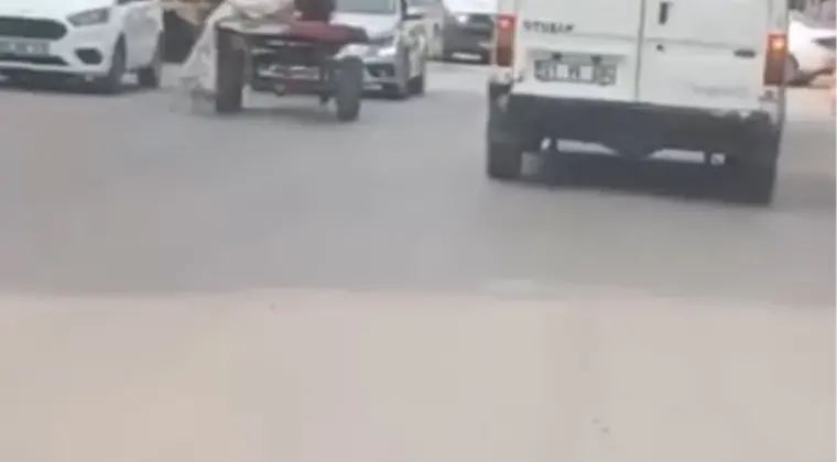 Adana’da Kontrolsüz At, Trafikte Kaza Yarattı