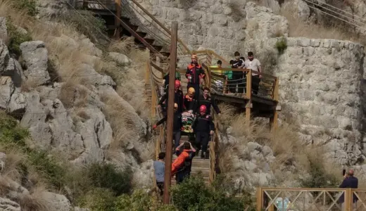 Ceyhan’da Çocuk Düşerek Yaralandı