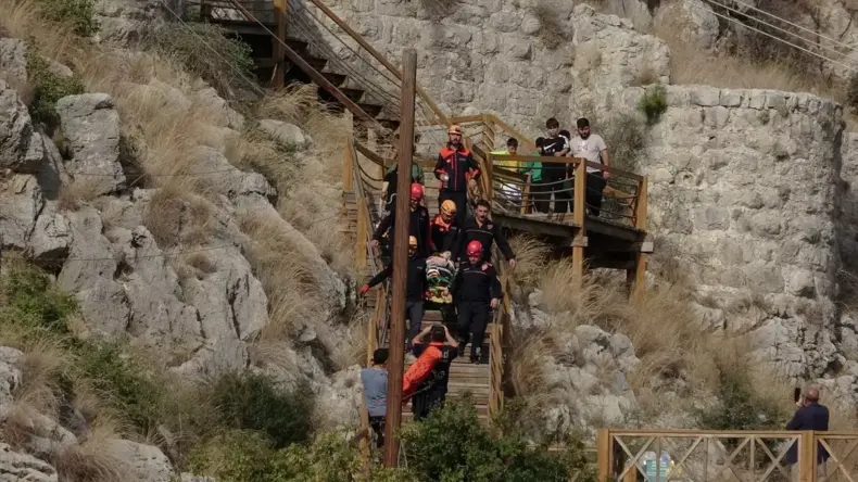 Ceyhan’da Çocuk Düşerek Yaralandı