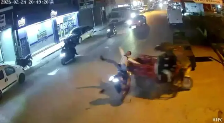 Adana’da 2 motosiklet çarpıştı: Kaza anı kamerada