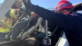 Adana’da Kamyon Şarampole Yuvarlandı