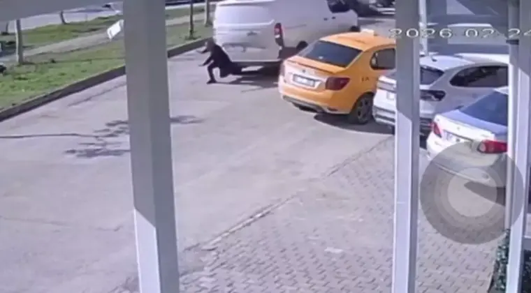 Adana’da Yaya Kamyonetin Çarpmasıyla Yaralandı